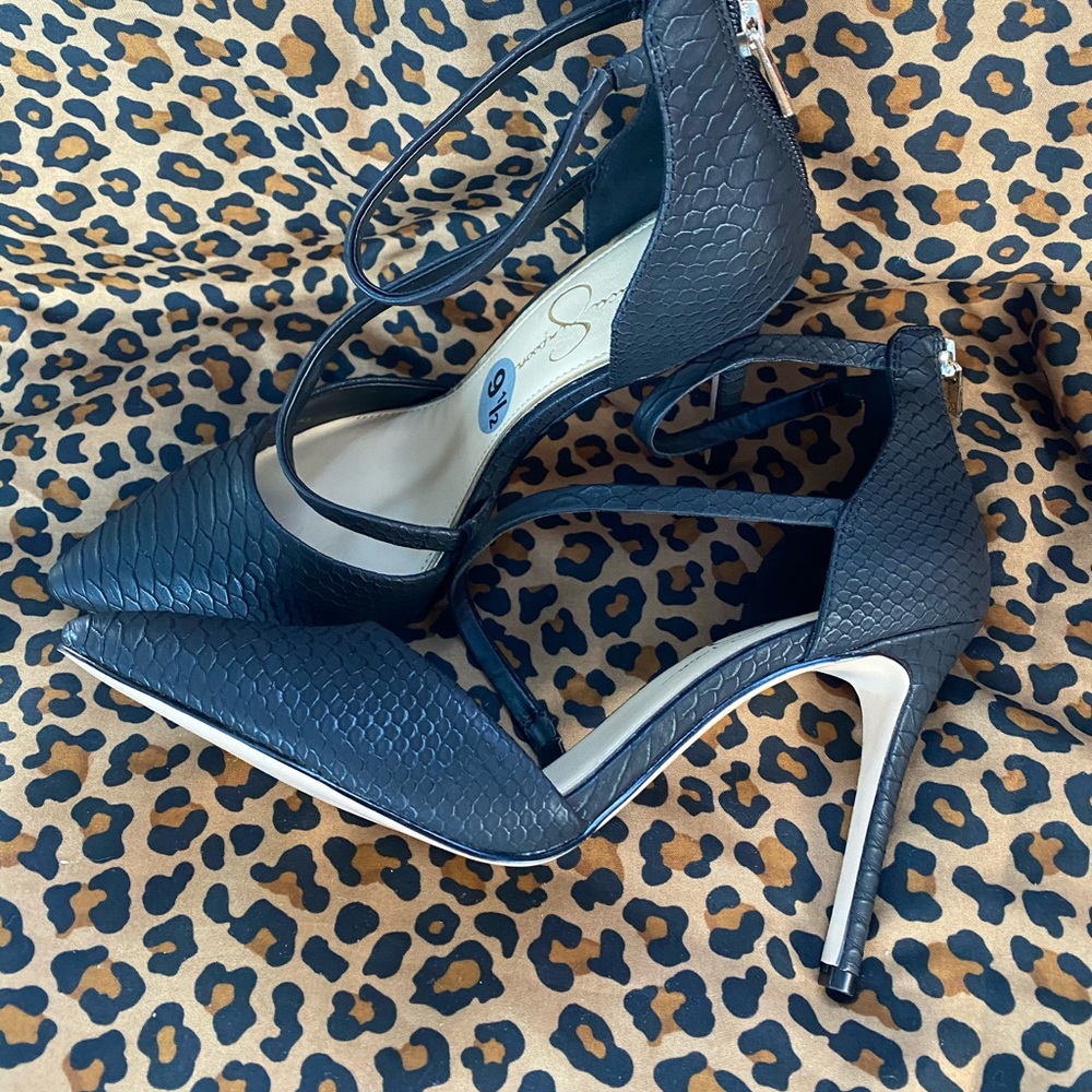 Jessica Simpson black cris cross pointy heels